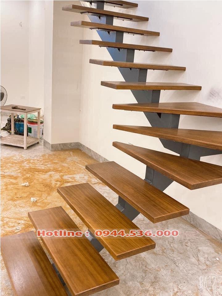 Cầu thang gỗ lim Nam Phi 33 ( mặt bậc lắp bệ sắt)