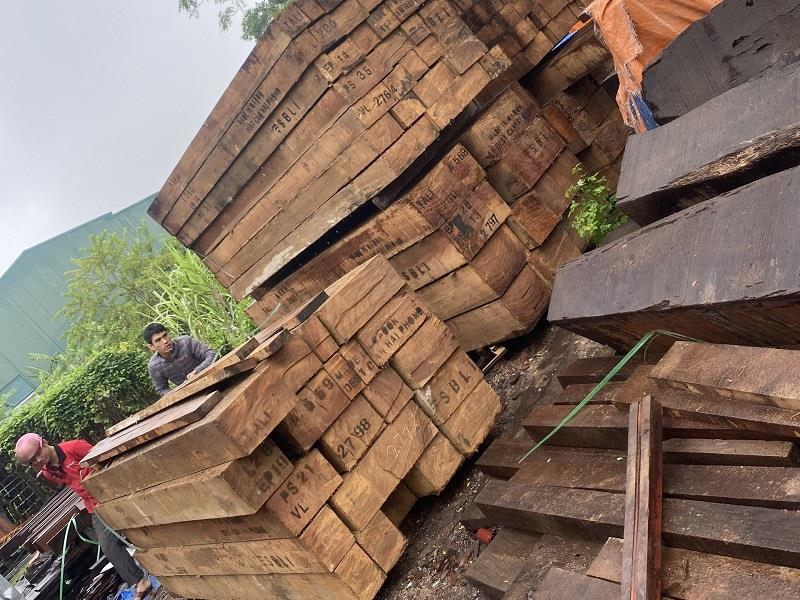 Công đoạn Xẻ gỗ tại Xưởng Mộc Thạch Thất